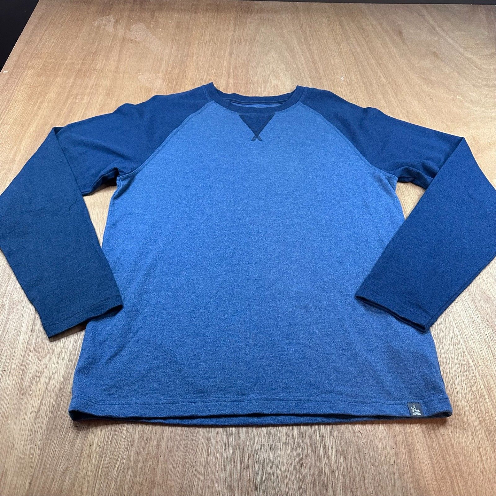 The North Face Raglan Long Sleeve Shirt Blue Mens Medium Casual